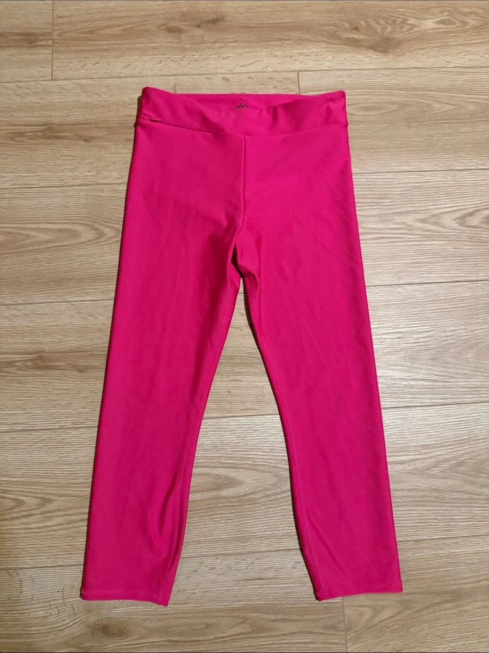Alo Yoga Bright Pink Active Capri Leggings
